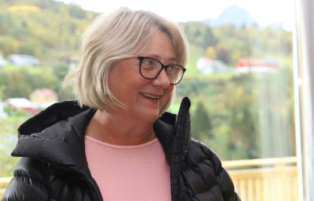 Aud Tomasgard Berstad er dagleg leiar i Stranda Frivilligsentral. Ho var svært takksam for at Festspela i Geiranger organiserte ein konsert som dette, til glede for dei på institusjonane som ikkje kan ta del i festlegheitene i Geiranger i helga.